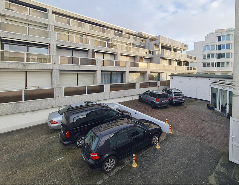 Parkplatz im Innenhof beim Haus Belvedere